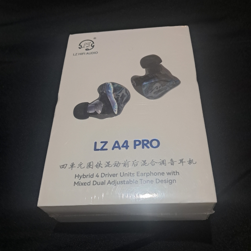 NWT LZ A4 Pro Hybrid Earphones